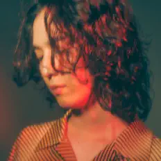 Escucha a TOSH, mira videos musicales, lee su biografía, consulta las fechas de las gira y más.