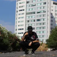 undefined을(를) 듣고, 뮤직 비디오를 보고, 약력을 읽고, 투어 일정 등을 확인하세요!