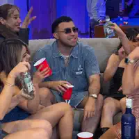 undefinedを聴いたり、ミュージックビデオを鑑賞したり、経歴やツアー日程などを確認したりしましょう!