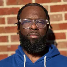 Luister naar Courtney James, bekijk muziekvideo's, lees de bio, bekijk de tourdata, en meer!