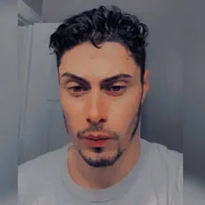 聆聽 Vik Gardella、觀看音樂影片、閱讀小傳、查看巡演日期等！