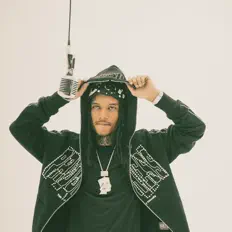 Dengarkan DJ Kiss, tonton video musik, baca bio, lihat tanggal tur & lainnya!