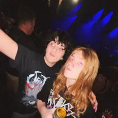 Hör dir Sulfur an, schau dir Musikvideos an, lies die Biografie, finde Tourdaten und mehr!