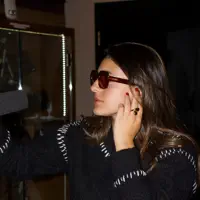 聆聽 undefined、觀看音樂影片、閱讀小傳、查看巡演日期等！