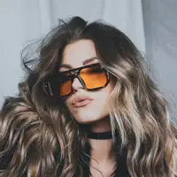 Ascolta undefined, guarda video musicali, leggi la biografia, vedi le date del tour & altro!