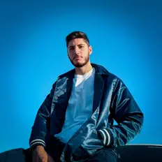 Triple Mを聴いたり、ミュージックビデオを鑑賞したり、経歴やツアー日程などを確認したりしましょう！