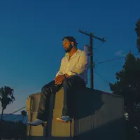 undefined dinle, müzik videolarını izle, biyografisini oku, tur tarihlerini ve daha fazlasını gör!