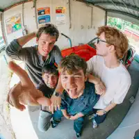 Escucha a undefined, mira videos musicales, lee su biografía, consulta las fechas de las gira y más.