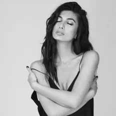 Dengarkan Zara Arshakian, tonton video musik, baca bio, lihat tanggal tur & lainnya!