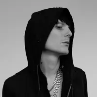 undefined을(를) 듣고, 뮤직 비디오를 보고, 약력을 읽고, 투어 일정 등을 확인하세요!