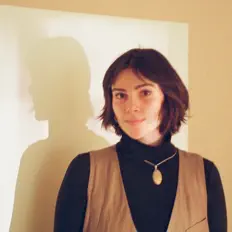 聆聽 Anna Devine、觀看音樂影片、閱讀小傳、查看巡演日期等！