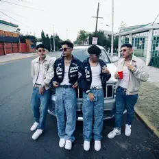 聆聽 Ak–Boyz、觀看音樂影片、閱讀小傳、查看巡演日期等！