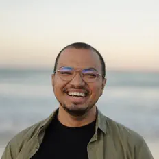 Ascolta Rhys Pegram, guarda video musicali, leggi la biografia, vedi le date del tour & altro!