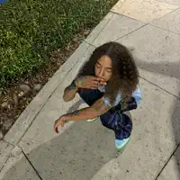 Dengarkan undefined, tonton video musik, baca bio, lihat tanggal tur & lainnya!