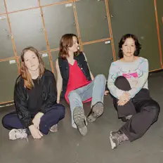 收听 Halvcirkel、观看音乐视频、阅读小传、查看巡演日期等 ！