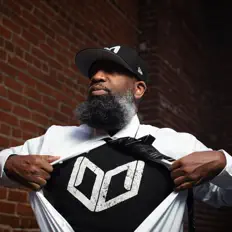 Poslechněte si interpreta Master Wiz, sledujte hudební videa, přečtěte si životopis, podívejte se na data turné a další informace.