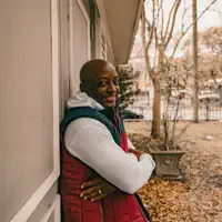 Hör dir undefined an, schau dir Musikvideos an, lies die Biografie, finde Tourdaten und mehr!