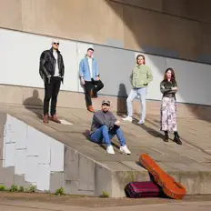 Écoutez Chameleon Lady, regardez des vidéoclips, lisez la biographie, consultez les dates de tournée et plus encore !