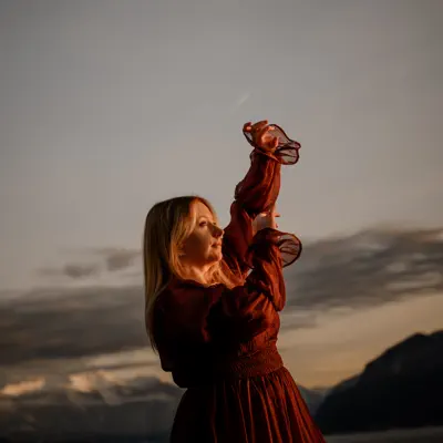 Listen to Aurélie Simon, watch music videos, read bio, see tour dates & more!