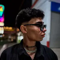 Ascolta undefined, guarda video musicali, leggi la biografia, vedi le date del tour & altro!