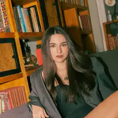 Poslechněte si interpreta Emilia Vega, sledujte hudební videa, přečtěte si životopis, podívejte se na data turné a další informace.