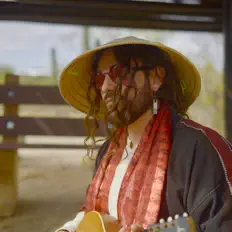 Poslechněte si interpreta PEEJAYE, sledujte hudební videa, přečtěte si životopis, podívejte se na data turné a další informace.