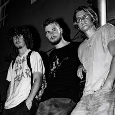 Hör dir No Outlet an, schau dir Musikvideos an, lies die Biografie, finde Tourdaten und mehr!
