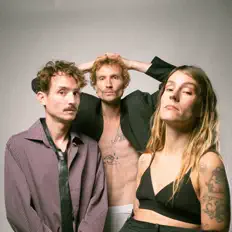 Ascolta Crying Day Care Choir, guarda video musicali, leggi la biografia, vedi le date del tour & altro!