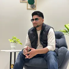 Posłuchaj wykonawcy Nadar Sandhu, obejrzyj teledyski, przeczytaj biografię, zobacz daty tras koncertowych i nie tylko!