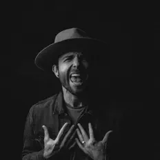 Adam Knightを聴いたり、ミュージックビデオを鑑賞したり、経歴やツアー日程などを確認したりしましょう！