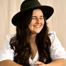Escucha a Felicity Dowd, mira videos musicales, lee su biografía, consulta las fechas de las gira y más.