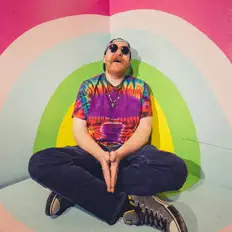 Poslechněte si interpreta Jeremy Short, sledujte hudební videa, přečtěte si životopis, podívejte se na data turné a další informace.