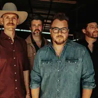 undefinedを聴いたり、ミュージックビデオを鑑賞したり、経歴やツアー日程などを確認したりしましょう！