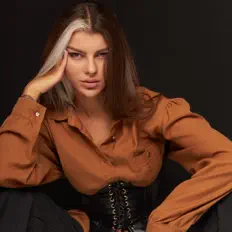 Arminaを聴いたり、ミュージックビデオを鑑賞したり、経歴やツアー日程などを確認したりしましょう！