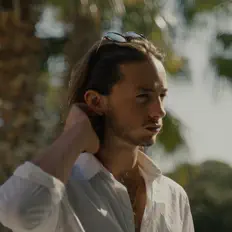 Trackso सुनें, म्यूज़िक वीडियो देखें, बायो पढ़ें, दौरे की तारीखें और बहुत कुछ देखें!