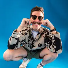 Ouça shugz, assista a videoclipes, leia a biografia, veja as datas das turnês e mais!