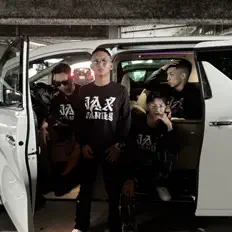Dengarkan Jax, tonton video musik, baca bio, lihat tanggal tur & lainnya!