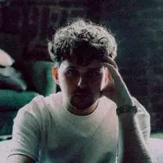 PRAYFORME सुनें, म्यूज़िक वीडियो देखें, बायो पढ़ें, दौरे की तारीखें और बहुत कुछ देखें!