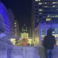 Luister naar undefined, bekijk muziekvideo's, lees de bio, bekijk de tourdata, en meer!