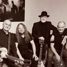 Écoutez Sacco & Mancetti, regardez des vidéoclips, lisez la biographie, consultez les dates de tournée et plus encore !