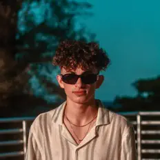 聆聽 Irvin Emilio、觀看音樂影片、閱讀小傳、查看巡演日期等！