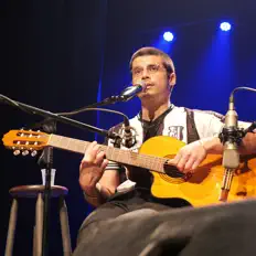 Ascolta Paulo Domingues, guarda video musicali, leggi la biografia, vedi le date del tour & altro!