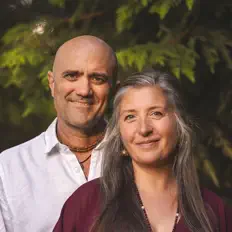 Rob and Melissaを聴いたり、ミュージックビデオを鑑賞したり、経歴やツアー日程などを確認したりしましょう！