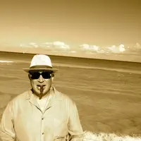 Poslechněte si interpreta undefined, sledujte hudební videa, přečtěte si životopis, podívejte se na data turné a další informace.