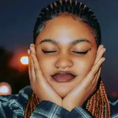 Écoutez Laurah Marlow, regardez des vidéoclips, lisez la biographie, consultez les dates de tournée et plus encore !