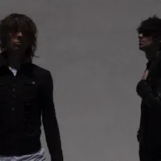 The Hellp सुनें, म्यूज़िक वीडियो देखें, बायो पढ़ें, दौरे की तारीखें और बहुत कुछ देखें!