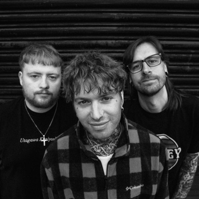 Ouve WSTR, vê vídeos de música, lê a biografia, vê as datas da digressão e muito mais!