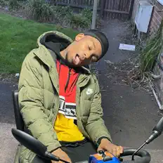 Hör dir G-Dubz an, schau dir Musikvideos an, lies die Biografie, finde Tourdaten und mehr!