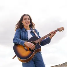 Steph Strings: песни, клипы, биография, даты выступлений и многое другое.