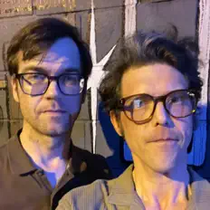 Posłuchaj wykonawcy United Shapes, obejrzyj teledyski, przeczytaj biografię, zobacz daty tras koncertowych i nie tylko!